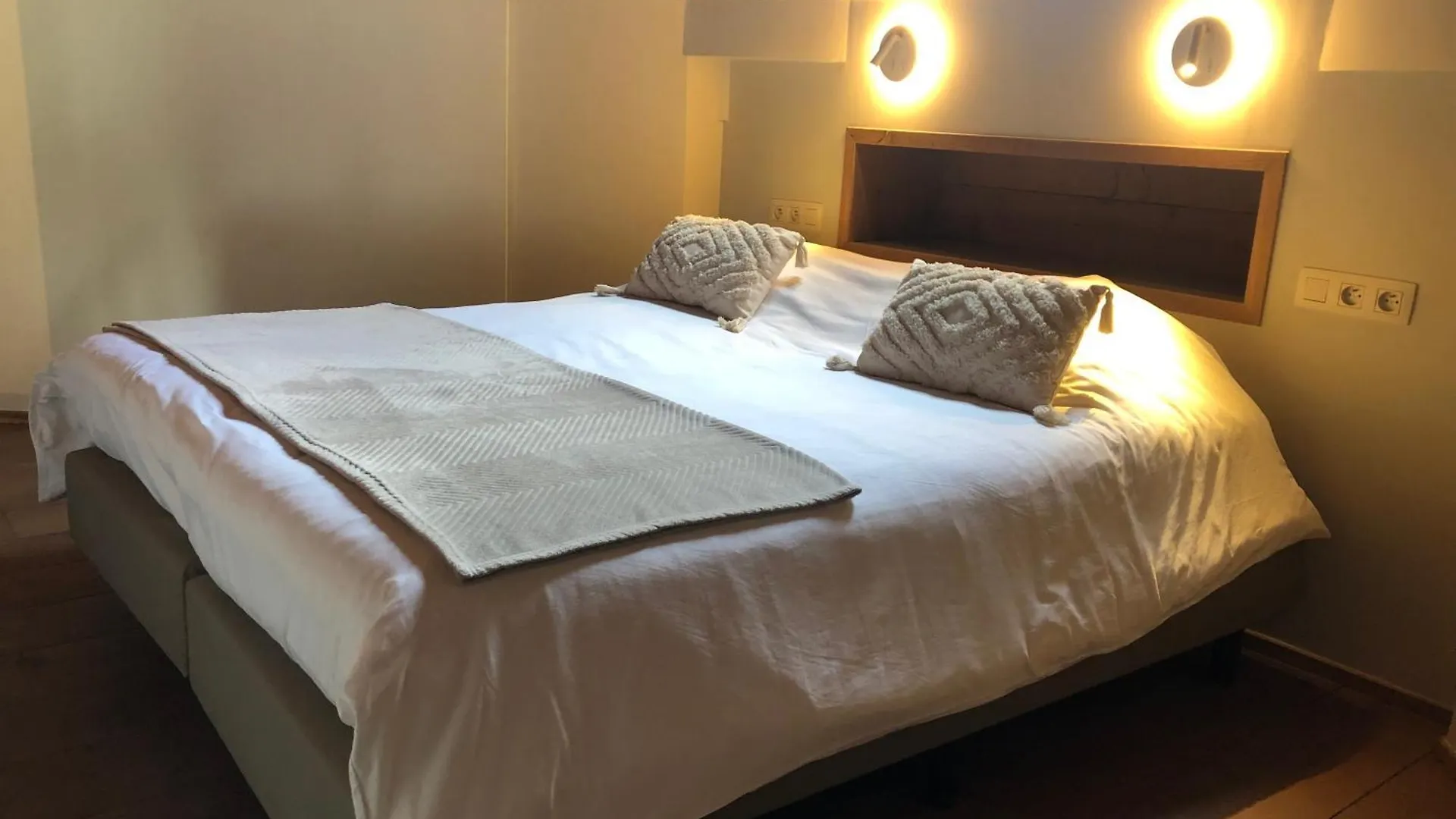 Chateau Fort Lapin Torenkamer Bruges Bed & Breakfast
